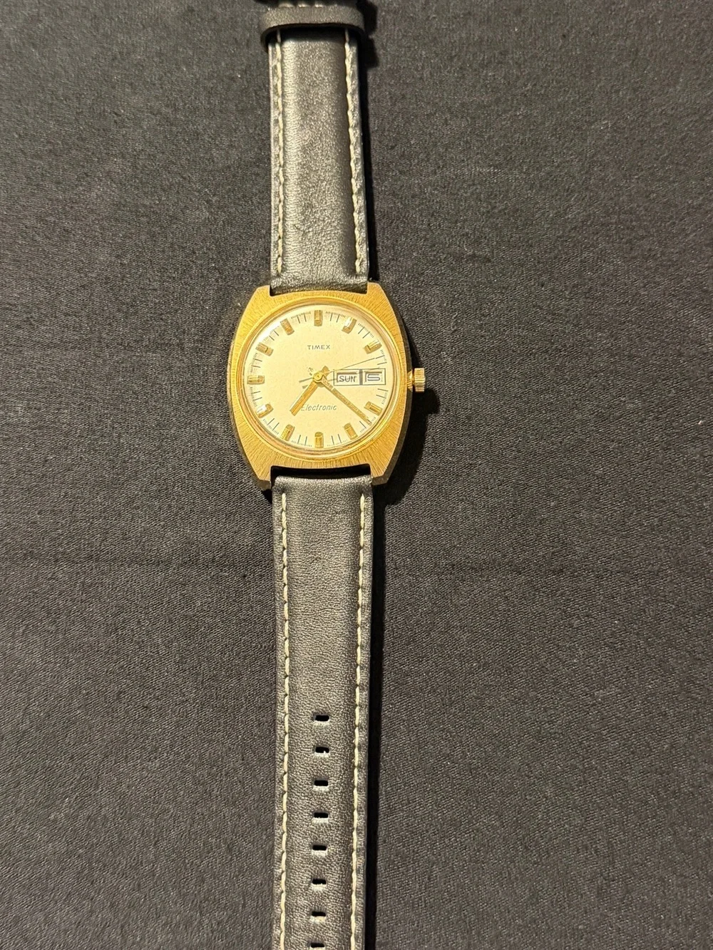 Vintage 1970s Timex Electronic Day-Date Watch – Gold Tone UFO Cushion Case